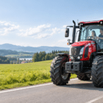 Traktorkurs Fahrschule Aschauer - roter Traktor mit Fahrlehrer